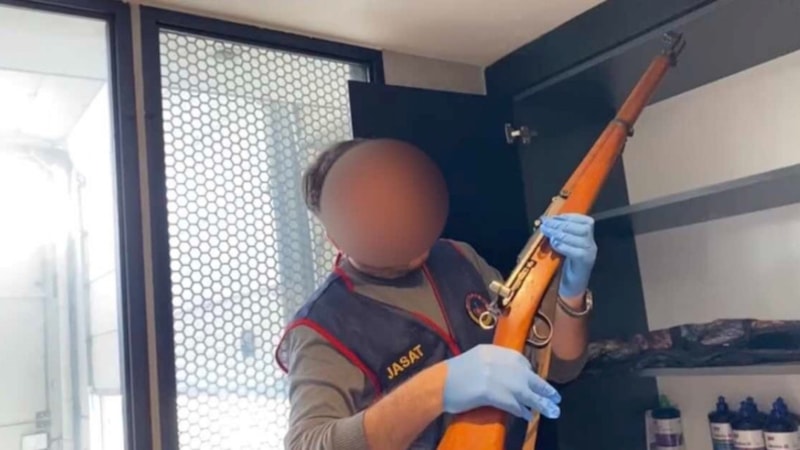 Denizli'de zehir tacirinin adresinden mavzer çıktı