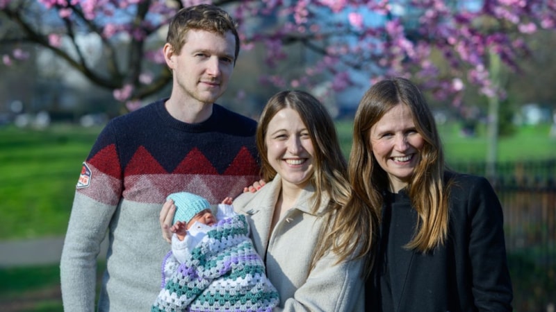 İngiltere’de rahim nakli sonrası ilk bebek dünyaya geldi