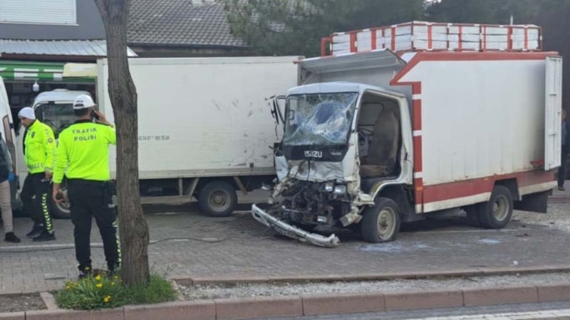 Konya'da park halindeki araca çarpan kamyonetin sürücüsü öldü