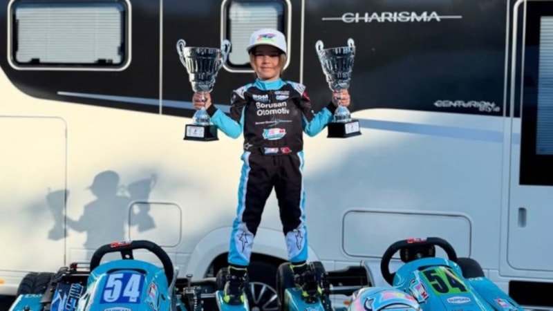 Zayn Sofuoğlu, İngiltere'deki karting yarışlarında podyuma çıktı