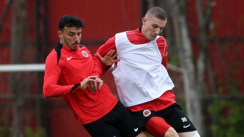 Gençlerbirliği idmanı ödeme krizi nedeniyle gecikmeli yapıldı