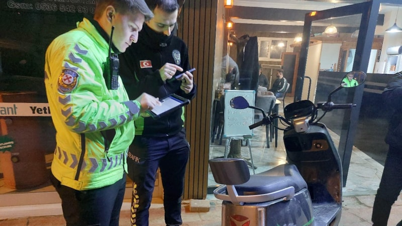 Sakarya’da elektrikli bisiklet yayaya çarptı: 2 yaralı