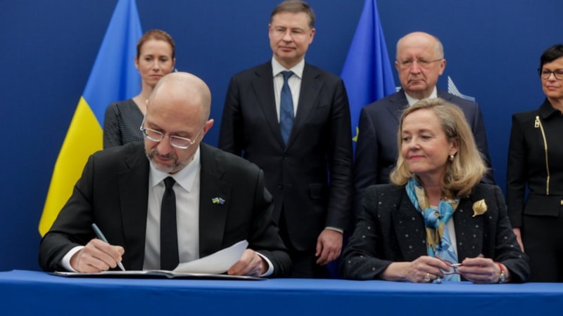AB ile Ukrayna arasında stratejik önemde 5 anlaşmaya imza atıldı