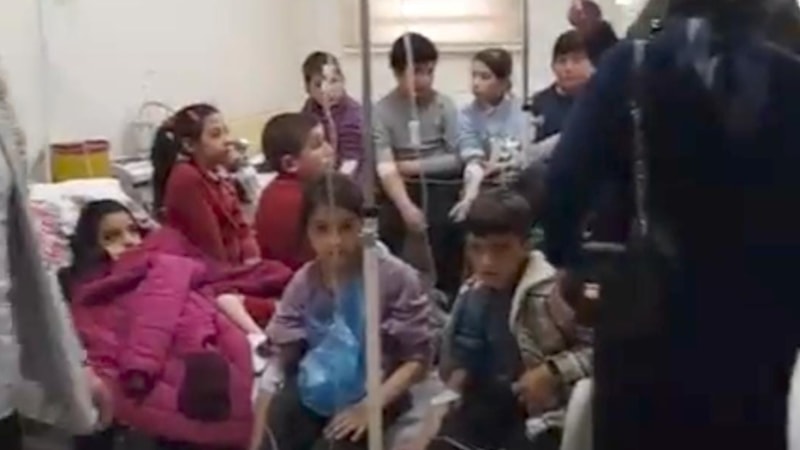 Ardahan'da onlarca öğrenci gıda zehirlenmesi şüphesiyle hastaneye kaldırıldı