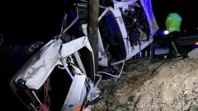 Malatya'da otomobilin direğe çarpığı kazada 1 çocuk öldü