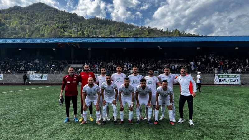 Beşiktaşlı Emirhan Topçu'nun babası 45 yaşında şampiyonluk sevinci yaşadı