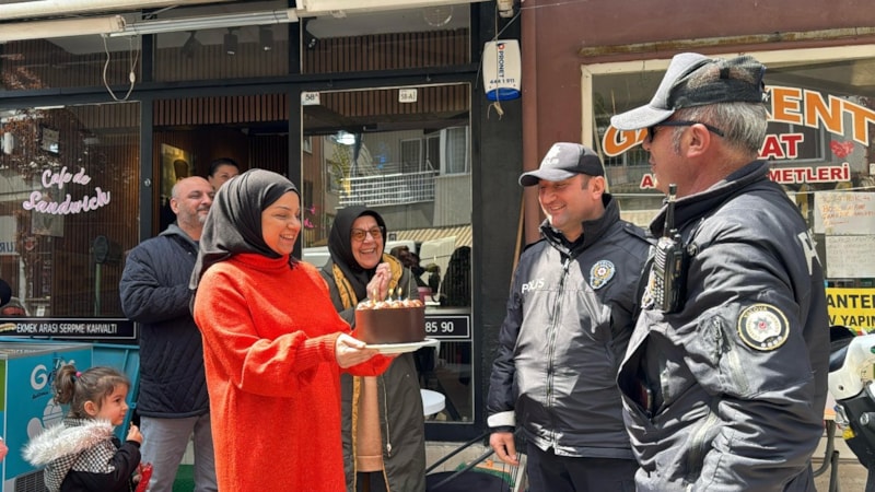 Yalova'daki kafe işletmecilerinden polise ünutulmaz sürpriz
