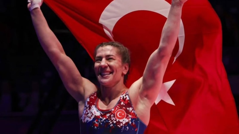Milli güreşçi Yasemin Adar Yiğit, aktif sporculuk hayatını noktaladı