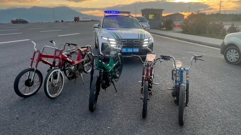 İzmir'de otoyolda yarışan motosikletlilere 115 bin 589 lira para cezası