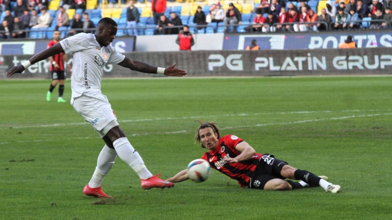 Gençlerbirliği, sahasında Ümraniyespor'u yendi