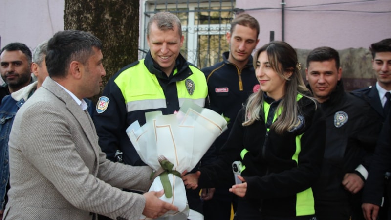 Sakarya'da bıçaklı kavga ihbarına giden polislere sürpriz