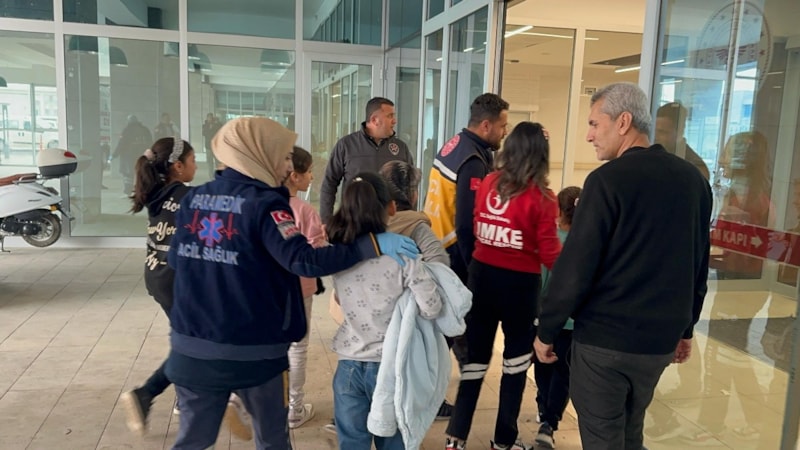 Adıyaman'da 15 öğrenci yedikleri şekerden zehirlendi