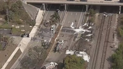 ABD'de küçük uçak, havaalanı yakınlarında düştü