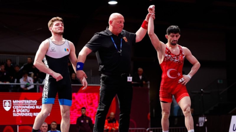 Kerem Kamal ve Hamza Bakır, Avrupa Güreş Şampiyonası'nda finale çıktı