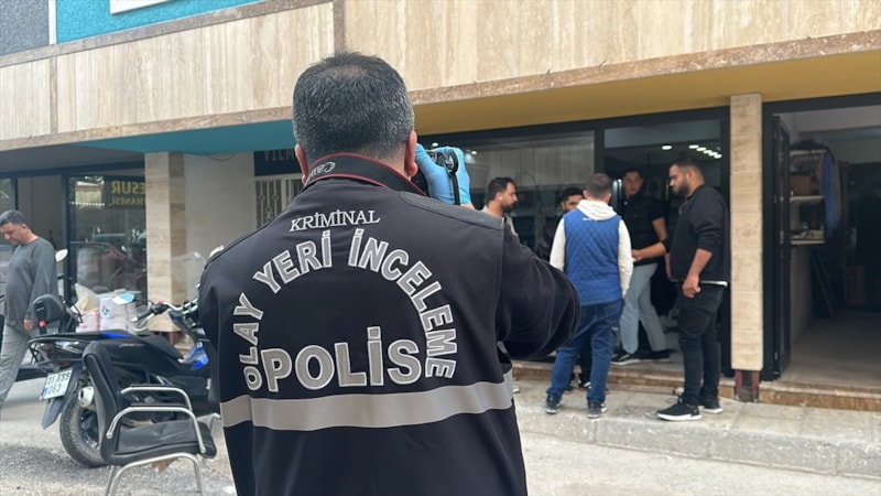 Hatay'da berber dükkanına silahlı saldırı: 2 yaralı