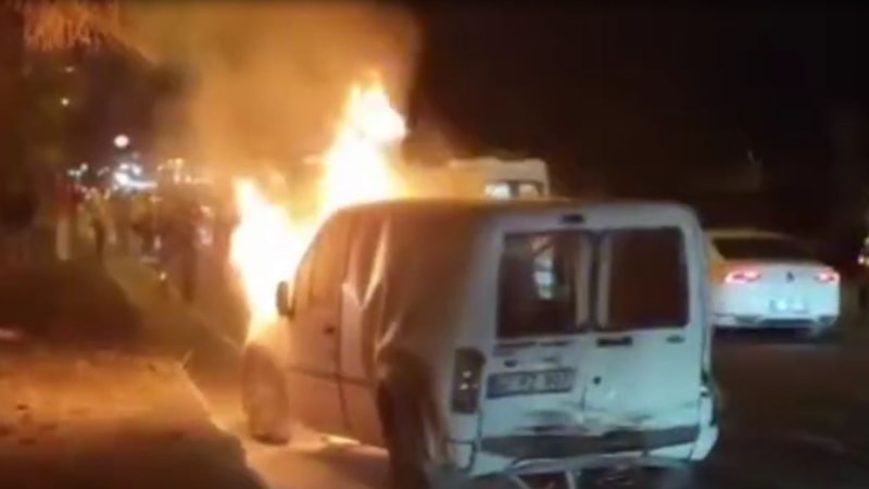 Mardin'de zincirleme kazada araç alev aldı