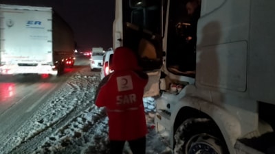 Kızılay, Samsun'da kar yağışı nedeniyle mahsur kalanlara yardım etti