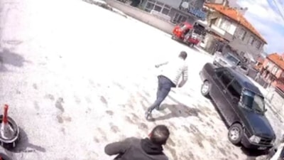 Kütahya'da el fireni çekilmeyi unutulan araç kazaya neden oldu