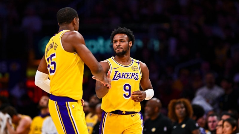 Los Angeles Lakers, Houston Rockets'ı farklı yendi