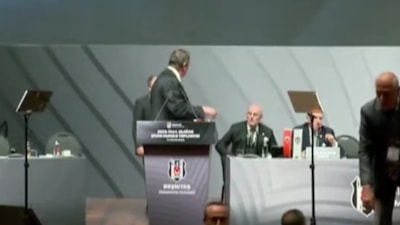 Beşiktaş Divan Kurulu toplantısında kavganın başladığı an