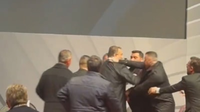 Beşiktaş Divan Kurulu'ndaki kavganın net görüntüsü