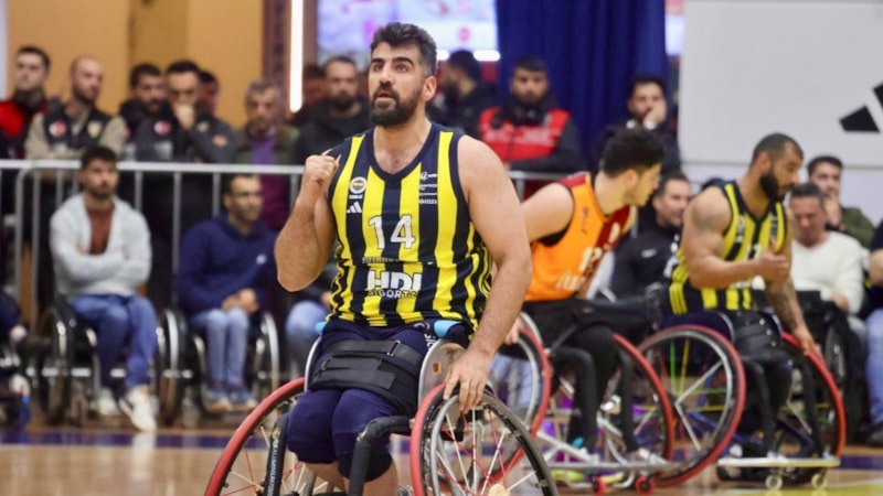 Fenerbahçe, derbide Galatasaray'a fark attı