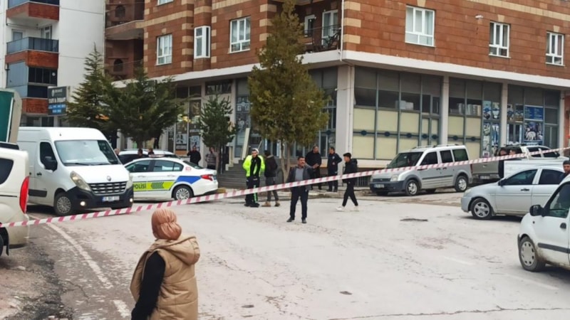 Bitlis'te temel kazısı sırasında doğalgaz borusu delindi