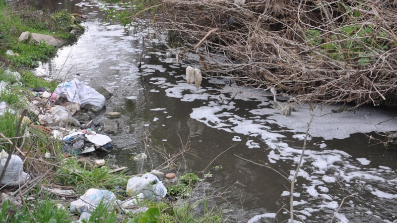 Kırklareli'de Saranlı Deresi, kirlilik nedeniyle köpürdü