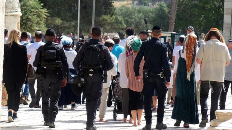 İsrail ordusu Mescid-i Aksa'ya baskın düzenledi