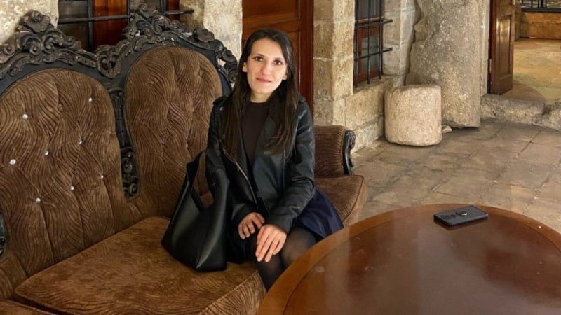 Şanlıurfa'da köpeklerden kaçarken otomobilin çarptığı genç kız kurtarılamadı