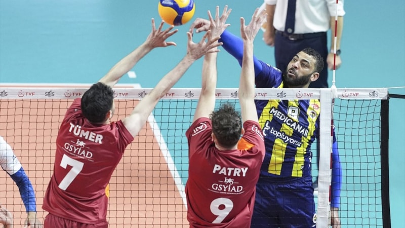 Galatasaray, file derbisinde Fenerbahçe'ye set vermedi