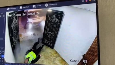 İstanbul'da minibüsle otopark görevlisine çarptı: Aracını bırakıp kaçtı