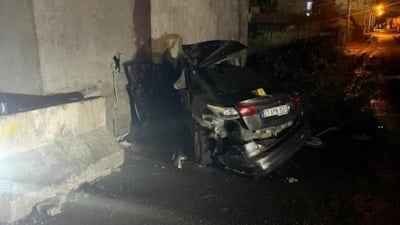 Şırnak'ta duvara çarpan otomobildeki iki kişi öldü