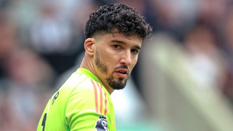 Altay Bayındır, Premier Lig'de ilk maçına çıktı