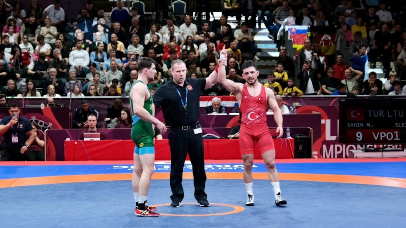 Mehmet Mustafa Şahin ve Burhan Akbudak, Avrupa Güreş Şampiyonası'nda bronz madalya aldı