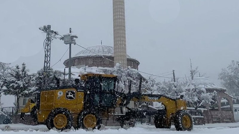 Muş'ta kar yağışı: 55 köy yolu kardan kapandı