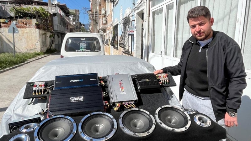 İzmir'de  200 bin TL’lik ses sistemi çalan hırsız aynı gün yakalandı