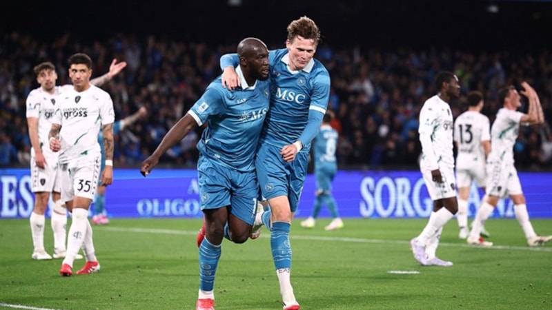 Napoli, sahasında Empoli'yi mağlup etti