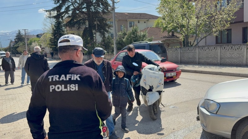 Düzce'de kaskı sayesinde hayatta kaldı