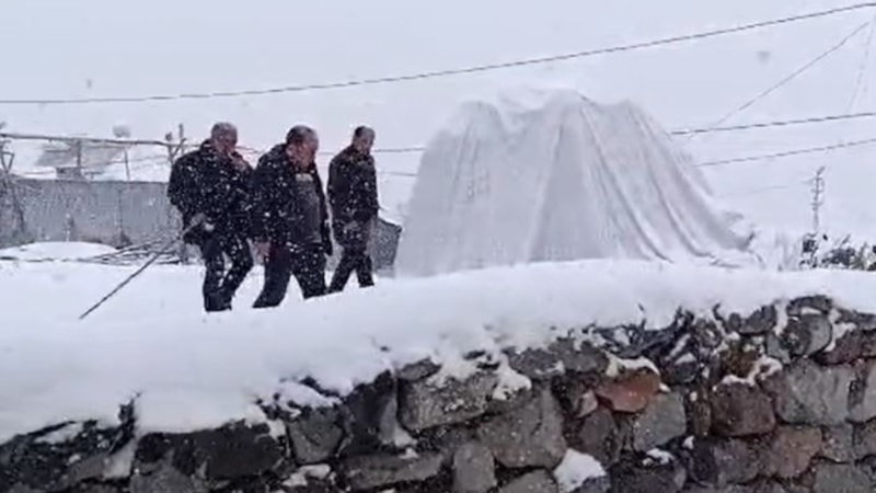 Ardahan'da gün kar yağışıyla başladı