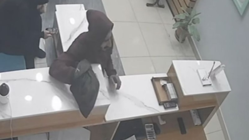 Gaziantep’te diş kliniğindeki sadaka kutusunu çalıp kayıplara karıştı