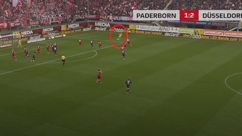 Almanya'da kalecinin şaşırtan anları: Kaleci, oyuncu gibi şut çekip orta açtı