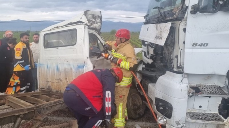 Manisa'da geçirdiği kazada ağır yaralanan genç 8 gün sonra hayatını kaybetti