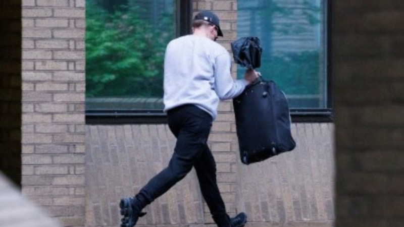 İngiliz ordusunu 1 milyon sterlin dolandıran asker, Türkiye'de saç ektirdi