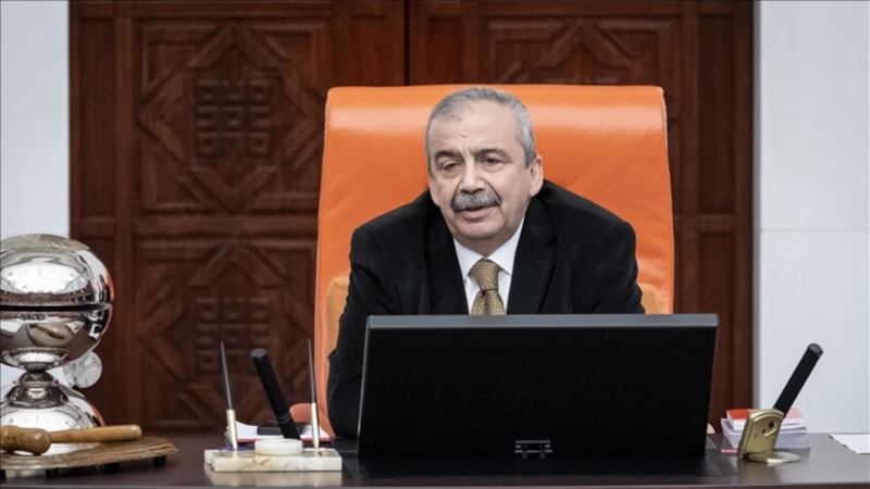 Siyasilerden Sırrı Süreyya Önder'e geçmiş olsun mesajları