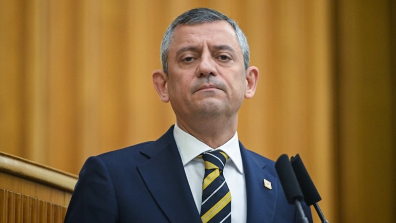 Özgür Özel'den Sırrı Süreyya Önder için geçmiş olsun mesajı