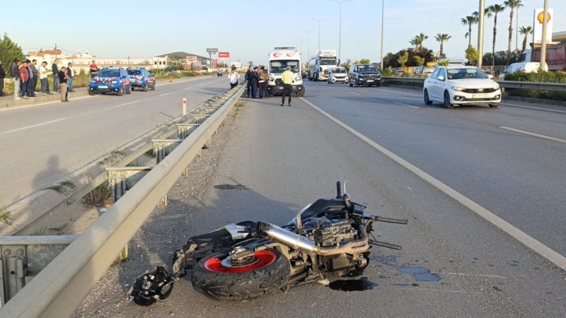 Antalya'da motosikletli genç kazada feci şekilde hayatını kaybetti