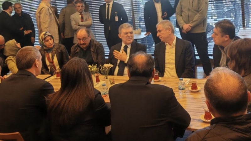 Abdullah Gül, Sırrı Süreyya Önder'in tedavi gördüğü hastaneyi ziyaret etti