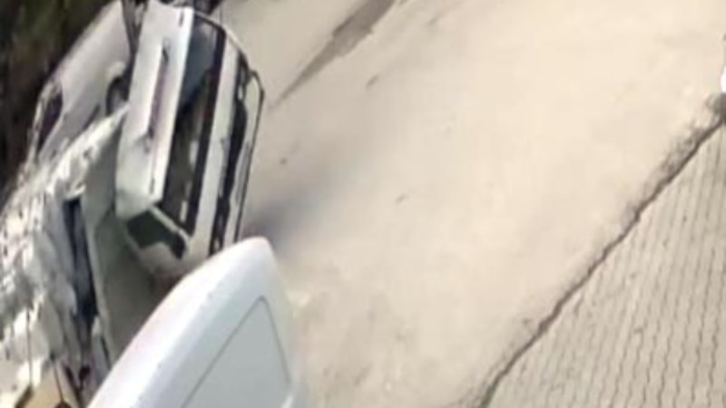 Bolu'da çeltik yüklü kamyon devrildi