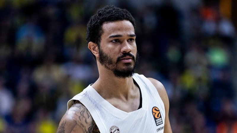 EuroLeague'de sezonun en iyi savunma oyuncusu Nick Weiler-Babb oldu